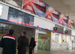 На астраханском вокзале начали показывать видео о безопасности 