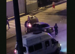 В Астрахани возле парка "Планета" загорелся автомобиль "Приора" 