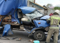 В Астрахани на месте ДТП с грузовиком и «ГАЗелью» случилась утечка газа