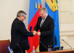 Губернатор Астраханской области удостоен высокой награды МИД России