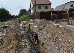 В астраханском поселке начали менять проржавевшие полувековые трубы водопровода