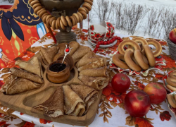 Астраханцев позвали встречать весну с блинами и скоморохами на площадь Ленина