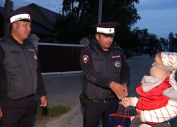 Раненого трехлетнего малыша спасли астраханские полицейские