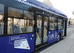 Астраханцы смогут платить за проезд в автобусах банковской и транспортной картами