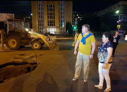 Водителю провалившегося под асфальт авто возместят ущерб
