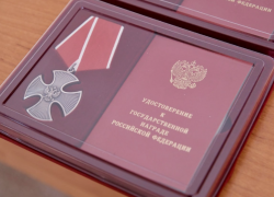 Мошенники отправляют астраханцев в администрации за фиктивными медалями