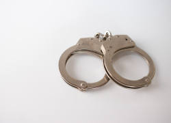 Астраханцев 14 и 18 лет ожидает суд, они избили и ограбили 16-летнего прохожего