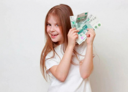 42% астраханских родителей не контролируют расход карманных денег старшими детьми