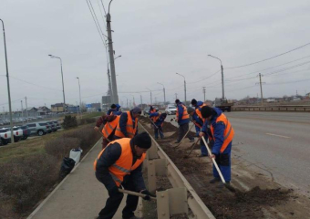 Глава Астрахани объяснил, откуда так много грязи на дорогах