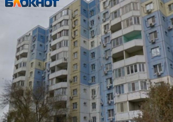 В астраханской многоэтажке отключили лифты из-за ЧП: ребенок, зажатый дверью, получил переломы