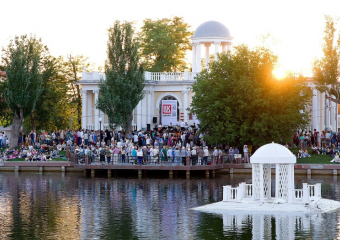 Астраханцам устроят бесплатный джазовый концерт у Лебединого озера