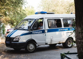 В Астраханской области мужчина специально наехал на полицейского 