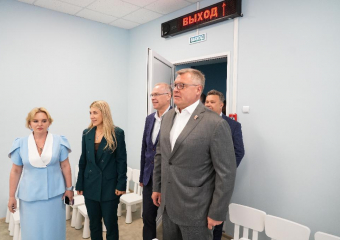 Игорь Бабушкин проверил ход ремонта детского сада в Астрахани 