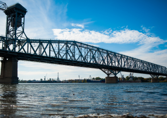 В Астрахани на Старом мосту ограничат движение