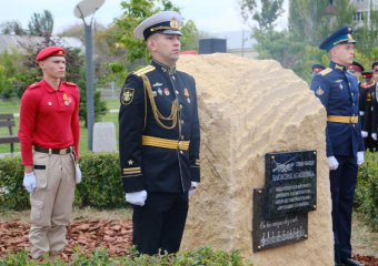 В Астрахани установили памятный знак автору легендарного военного марша