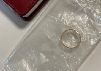 Астраханец похитил у отца золотое обручальное кольцо и сдал в ломбард