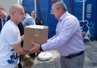Депутаты астраханской облдумы помогают в сборе гуманитарного груза для курян