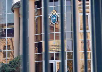 Ногой в грудь: в Астрахани в полицейской машине произошло нападение