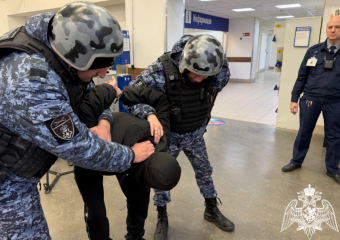 Астраханские росгвардейцы два дня подряд ловят нарушителей в крупных магазинах