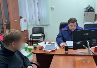 Мошенники отобрали квартиру у астраханца и перевезли его в ветхий дом