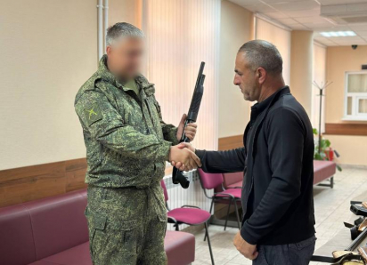 В преддверии 9 Мая астраханцы передали бойцам СВО ружья и патроны