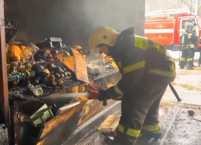 В Астрахани на улице Немова загорелся рынок