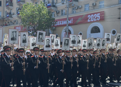 Около 60 тысяч человек приняли участие в параде Победы в Астрахани