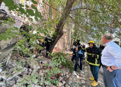 В Астрахани жителям полуразрушенного дома создали пункт временного размещения