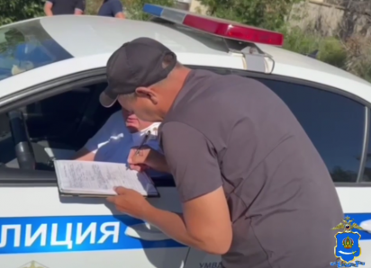 По Астрахани разъезжал иностранец за рулем ненастоящего такси