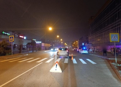 В Астрахани рядом с торговым центром сбили девушку на «зебре»