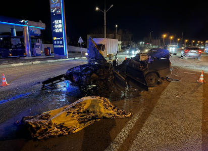 В Астрахани произошло ужасное ДТП с такси, один человек погиб