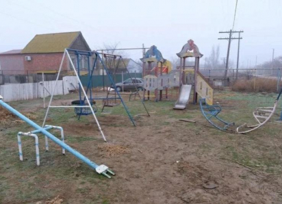 Детскую площадку в астраханском селе Яксатово сделают комфортной и безопасной