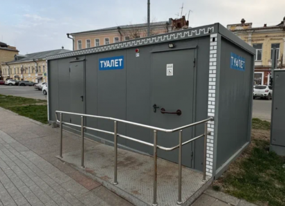 С облегчением: в Астрахани поставят больше биотуалетов