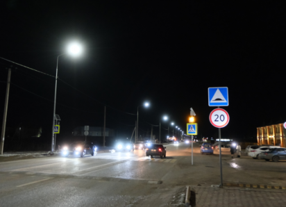 В Астрахани на аварийной улице заработало наружное освещение