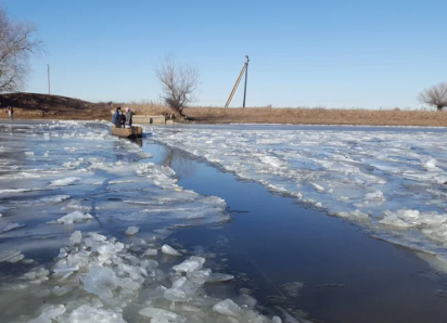 Крепкие льды помешали началу путины в Астраханской области