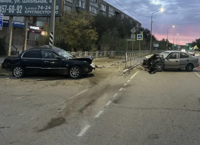 В ночном ДТП под Астраханью погиб водитель и пострадали два человека