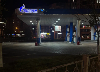 В Астрахани странные машины минуют любые очереди на АЗС и всегда получают бензин