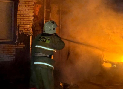 В селе под Астраханью из-за машины сгорел автосервис