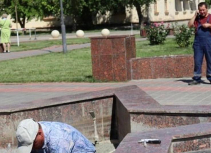 В Астраханской области малолетние вандалы сломали фонтан «Звезда»