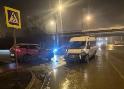 В Астрахани произошло ДТП с маршруткой и пострадавшей