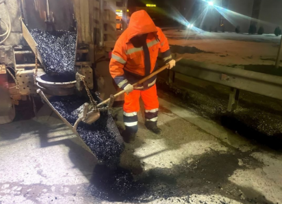 В Астрахани начался ямочный ремонт дорог и мостов