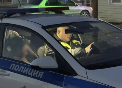 Под Астраханью участковый с росгвардейцем остановили опасного водителя