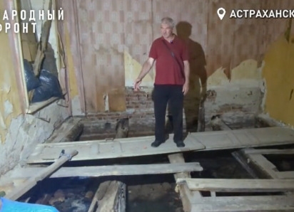 Шаткая жизнь: аварийный дом в Астрахани держится на молитвах жильцов