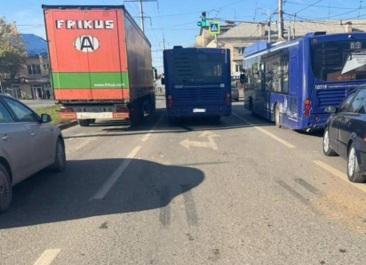 В Астрахани при столкновении автобуса с машиной пострадал ребенок