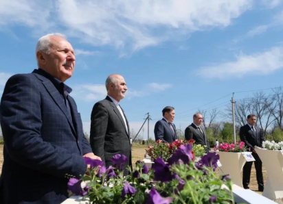 В Астрахани консулы Прикаспийских стран приняли участие в открытии Аллеи дружбы