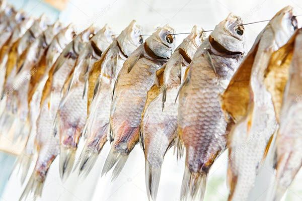 В Астрахани женщина незаконно торговала сушеной рыбой