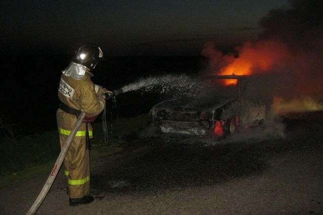В Астраханской области ночью сгорел автомобиль