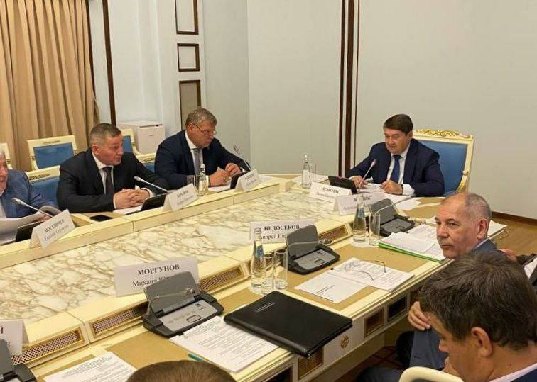 Астраханский губернатор провёл заседание рабочей группы по развитию волжских регионов