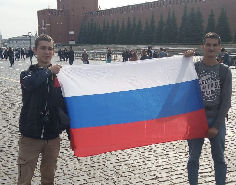 Два фаната астраханского «Волгаря» отправились на выезд в Санкт-Петербург автостопом
