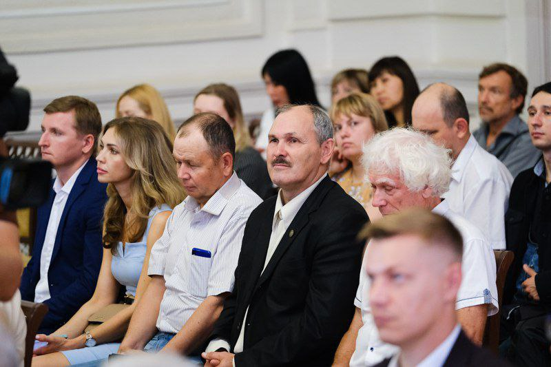 Астраханских экологов поздравили в региональном правительстве